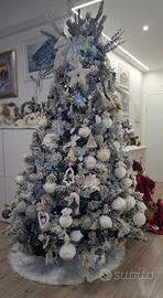 Albero di Natale innevato