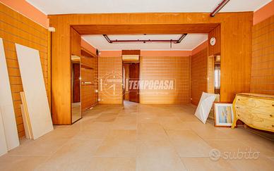 LOCALE COMMERCIALE A POCHI PASSI DAL CENTRO