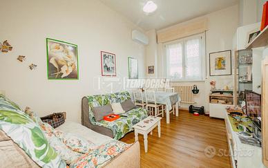 2 LOCALI RISTRUTTURATO CON TERRAZZO