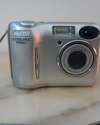 Nikon Coolpix 5600 Fotocamera Digitale Vintage