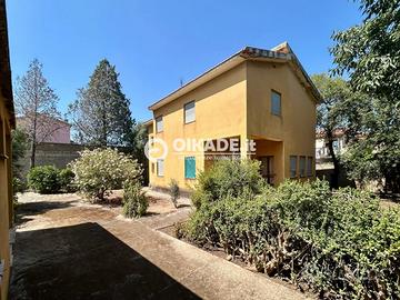 Pula - Villa indipendente con ampio giardino