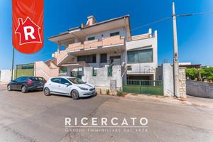 Immobile di 500 m² con più di 5 locali a Ugento