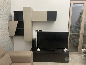 Parete attrezzata moderna+ coppia di tavolini