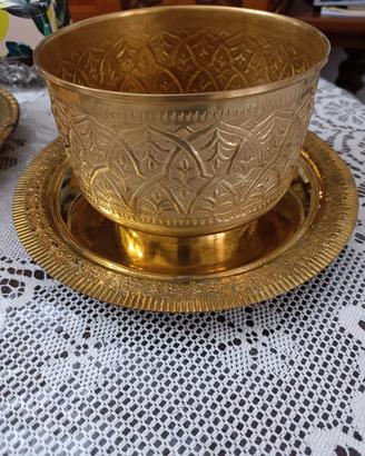 vaso e piatto in rame giallo 