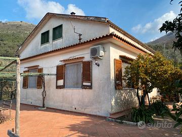 Casa indipendente con giardino