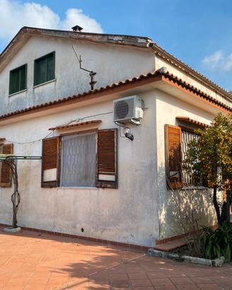 Casa indipendente con giardino