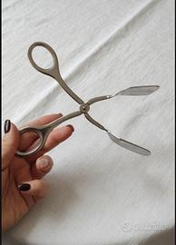 Pinza vintage da portata,  pasticceria e servizio