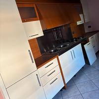 Cucina  panna e ciliegio