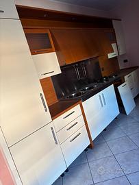 Cucina  panna e ciliegio