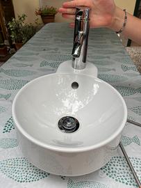 Lavandino completo di miscelatore