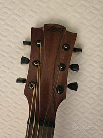 Chitarra acustica 