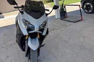 Tmax 560 tech max 2026