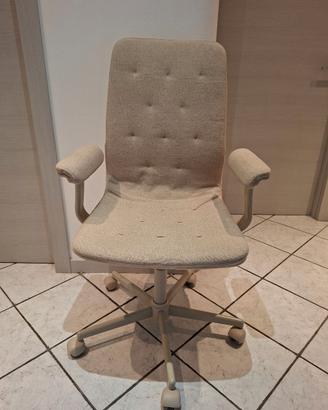 Sedia IKEA girevole con braccioli beige da ufficio