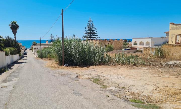 Triscina terreno lato mare di 815 mq