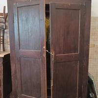 armadio in legno antico