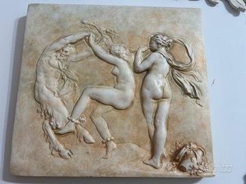 Bassorilievo in stucco patinato 