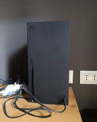 XBOX serie X con accessori 