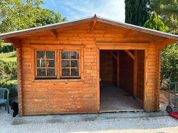 Casetta in legno in buono stato