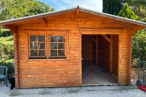 Casetta in legno in buono stato