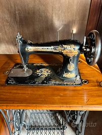 Maccina da cucire antica Singer