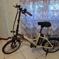Bici elettrica pieghevole Argento Piuma assistita