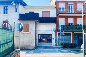 NEGOZIO A BORGOSATOLLO