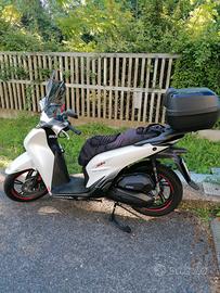Honda sh150 sport 2025 10000 km -givi 45l.-