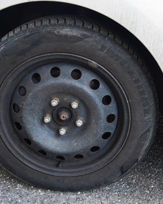 Gomme invernali con cerci in lega 5 foro