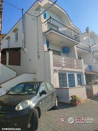 Mortelle, ampia villa su due livelli oltre esterni