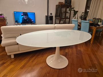 Tavolo Ovale in Vetro Bianco