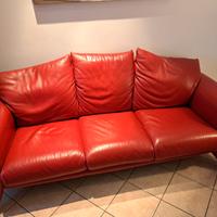 Divano vera pelle rosso 3+2 posti + puff