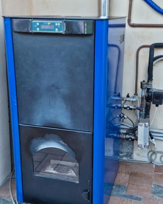 Stufa a pellet per riscaldamento di casa