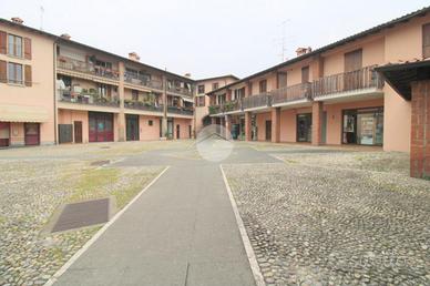 NEGOZIO A CORTE FRANCA