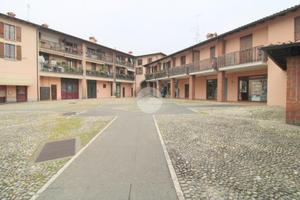 NEGOZIO A CORTE FRANCA