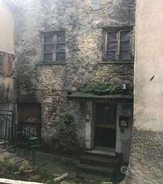 Immobile in asta di 70 m² con 3 locali a Follo