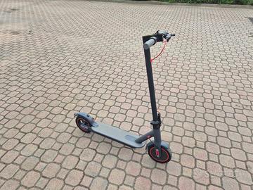 Monopattino elettrico pieghevole – mai usato
