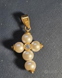 ciondolo a forma di croce oro giallo con perle e z