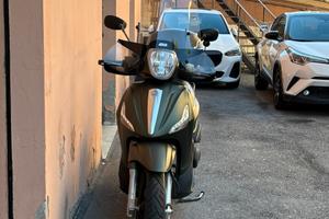 Piaggio Beverly 350 Sport Touring