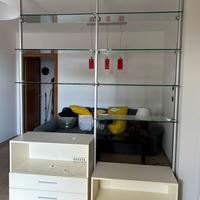 Libreria bifacciale in vetro temperato