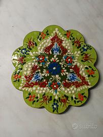sotto pentola in ceramica decorata 