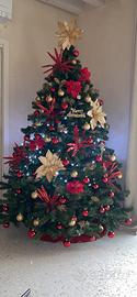 Albero di natale con addobbi