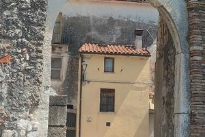 Casetta in montagna in suggestivo contesto storico