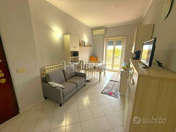 AMPIO BILOCALE CON DUE BALCONI E CANTINA