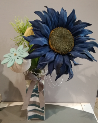 Composizione di fiori in stoffa