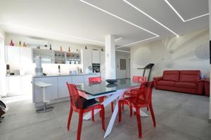 Elegante trilocale con garage