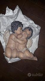 Due Angeli che si baciano