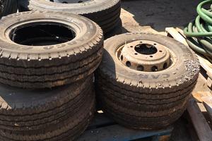Pneumatici gomme per autocarro misura 225 75 R16C