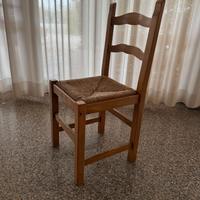 Sedie in legno con seduta in paglia