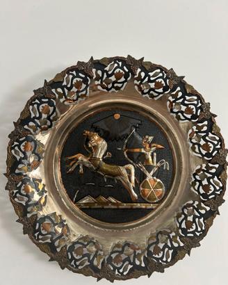 Piatto Decorativo Egizio in Metallo Intarsiato