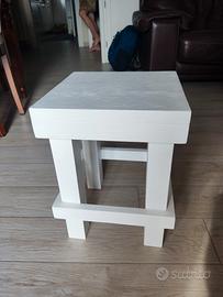 sgabello quadrato in legno 
